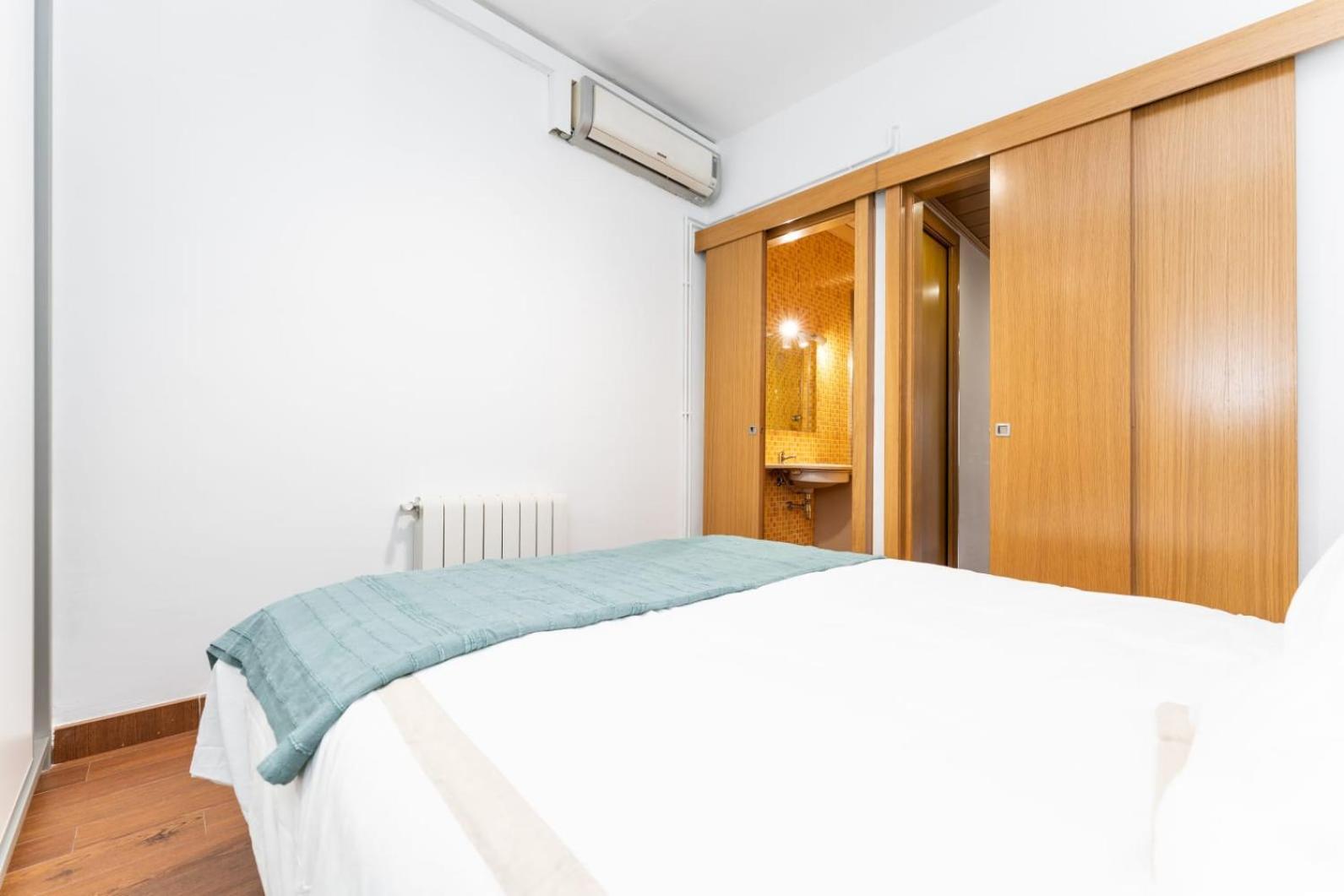 Atico Muntaner 81 Apartment *